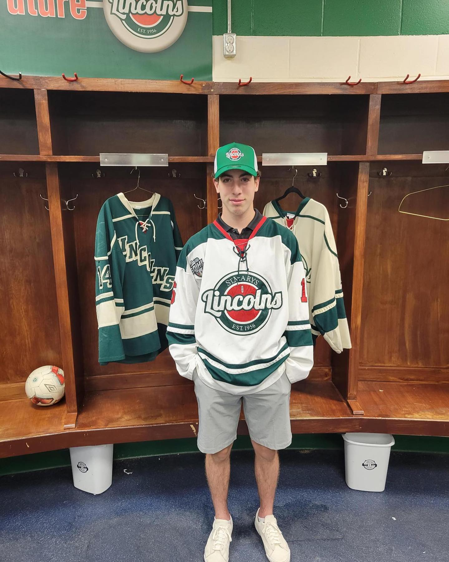 SIGNED - Lincs welcome FWD Matthew Prendergast to the Stonetown! Prendergast led the U18 Jr Knights last season in scoring, and AP’d for the Lincs #WeAreLincolns