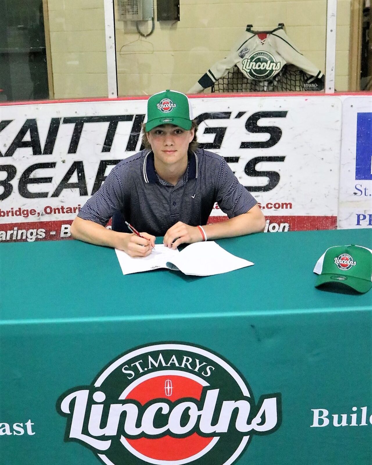 SIGNED - Lincs welcome Owen Brown to the Stonetown! Brown suited up for the U18 AAA Elgin-Middlesex Chiefs last year, and posted 14 points from the back end #WeAreLincolns